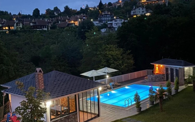 Stunning Villa in Peaceful Sapanca in Kartepe