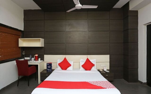 OYO 11939 Hotel Queens Club of India