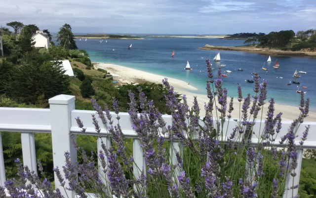 Superb sea View / Private Beach Access