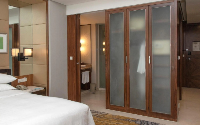 Sheraton Grand Shanghai Pudong Hotel & Residences