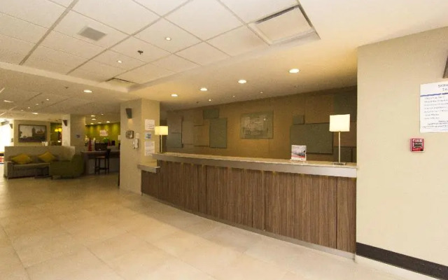 Holiday Inn Express Guadalajara Aeropuerto an IHG Hotel