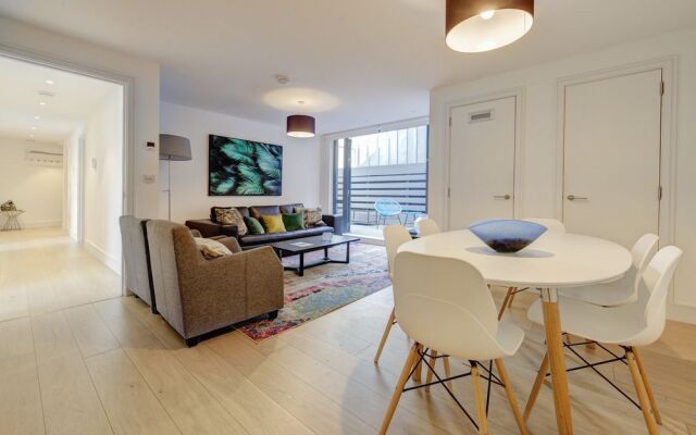 Luxury Frampton Apartment