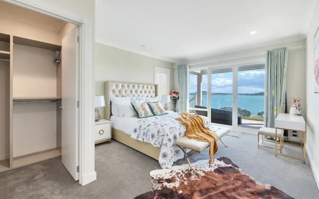 Magnificent Harbour View Villa in Orakei