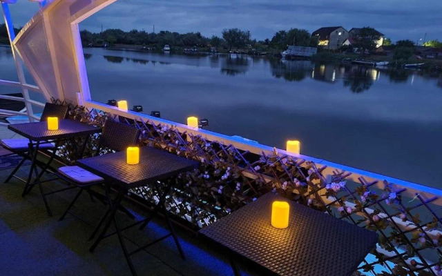 Hotel Plutitor Casa Pescarilor