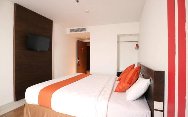 Redstar Hotel