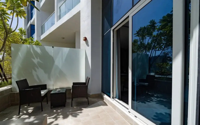 Elegant Studio Living in Privé
