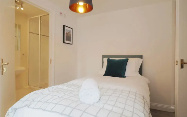 Kings Corner- Townhouse in the city