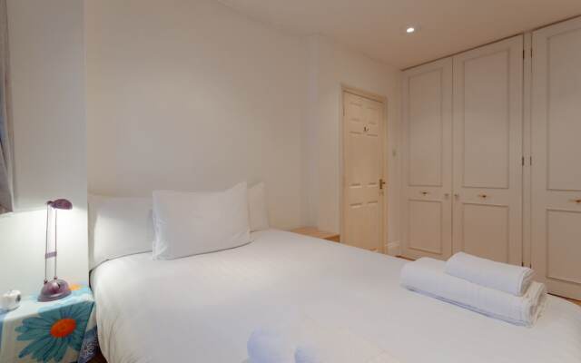 2 Bedroom Apartment With Garden in Chelsea