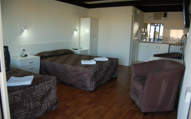 Slipway Hotel Motel