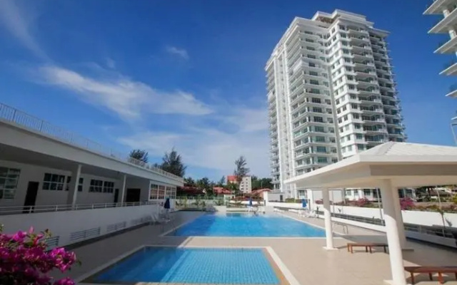 Bay Resort Condominium, 7, Beach-front Sea view, 6-8 PAX - photo 5