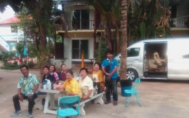 Wangnamkam Riverside Resort