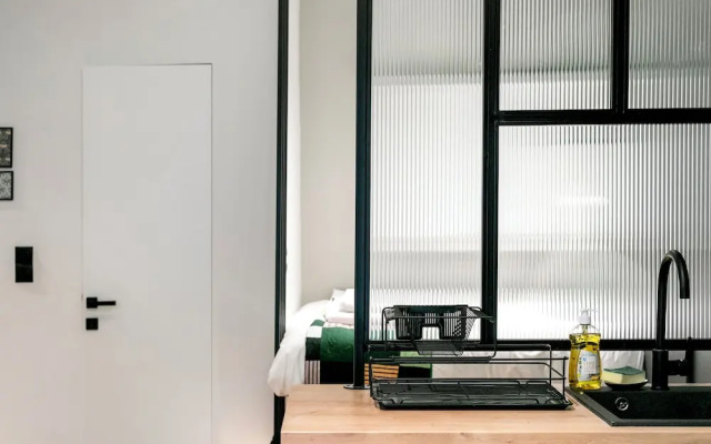 Lyndon Deluxe Studio Athens Escape