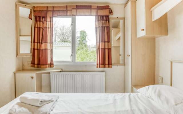 Serene Mobile Home in Hastings near Smugglers Adventure