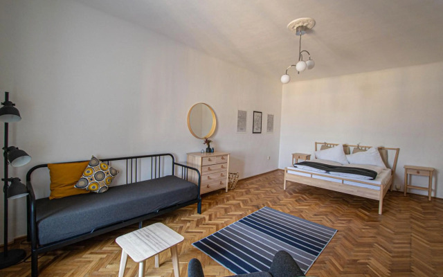 Super Central Billiard and Darts Big Apartment