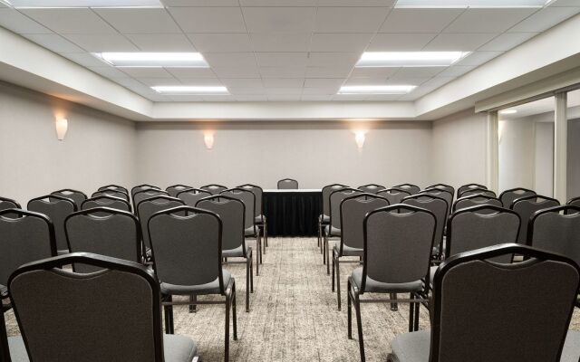 DoubleTree by Hilton Pittsburgh Airport