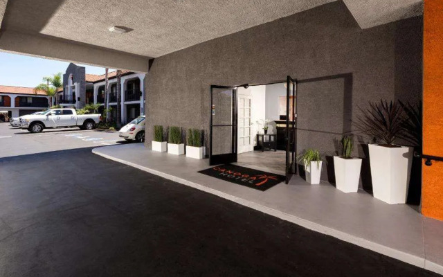 Canoga Hotel at Warner Center