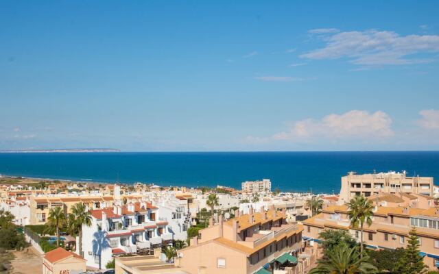 Penthouse with Sea Views & Lovely Garden