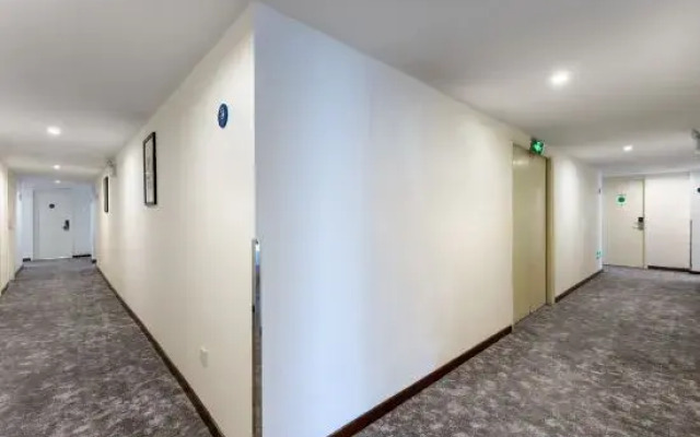 Campanile Hotel(Wuhan Huanghelou,Fuxing Road Metro Station)