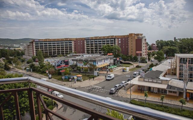 FM Premium 1-BDR Apartment with Terrace-Pacific