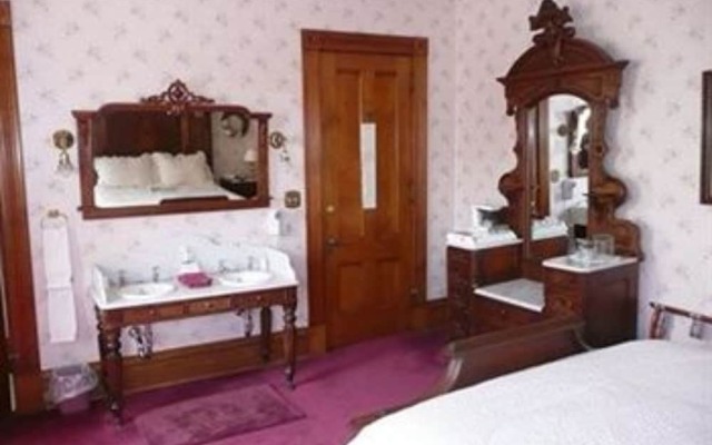 Squiers Manor B&B