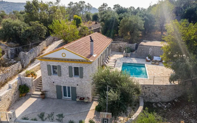 Serenity - Beautiful Newly Renovated Villa Close to Lakka