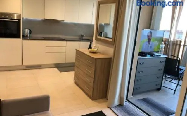 Westone Suite710-hosted by Sweetstay