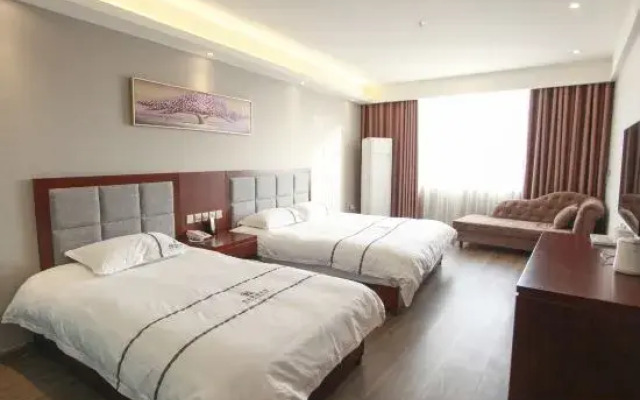 Huangmei Haotai Business Hotel