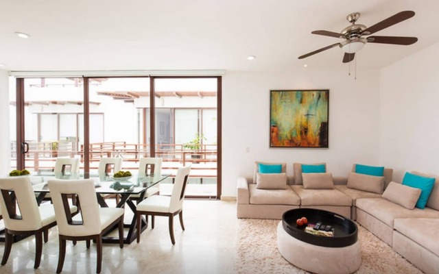 Radiant 2BR PH in private location by Happy Address