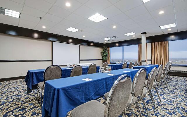 Best Western Plus Port O'Call Hotel