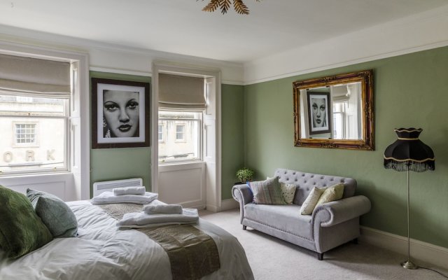 Impeccable 4-bed Apartment in Bath