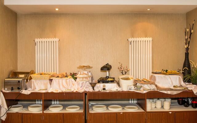 Dalian Precious Ginza Hotel