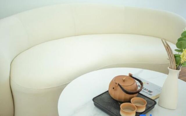 Shengsi Z·Encounter light luxury swimming pool resort