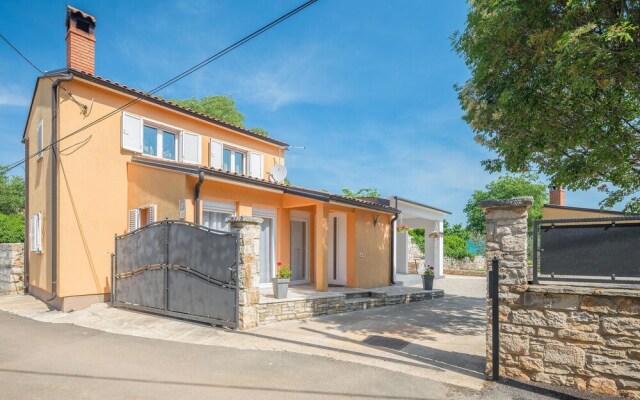 Stunning Home in Rovinjsko Selo With Wifi and 2 Bedrooms