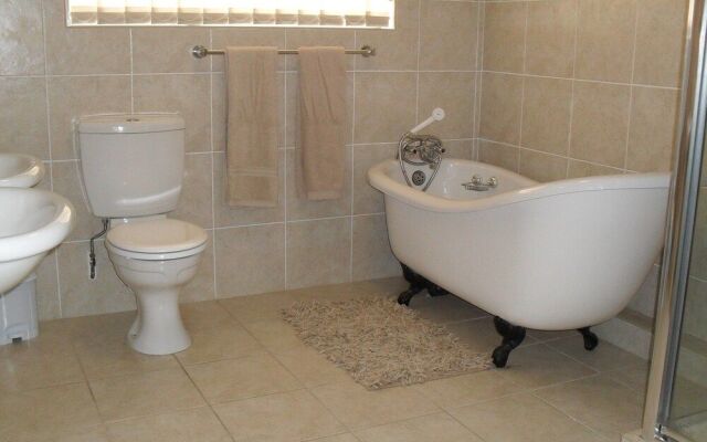 8 Royal Palm Bed & Breakfast