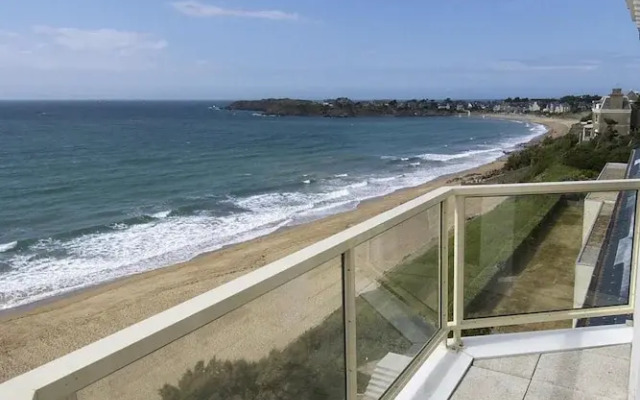 Residence Reine Marine in St.malo for 4 Persons