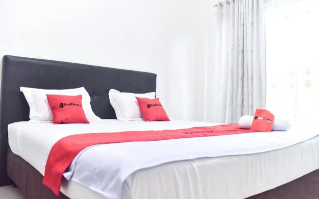 RedDoorz near Sultan Hasanuddin Airport 2