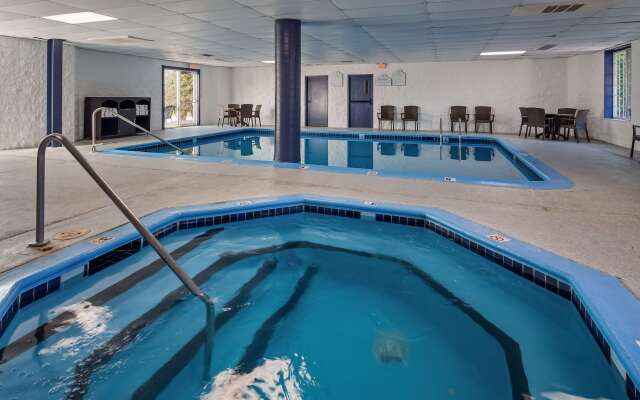 Charlevoix Inn & Suites SureStay Collection by Best Western