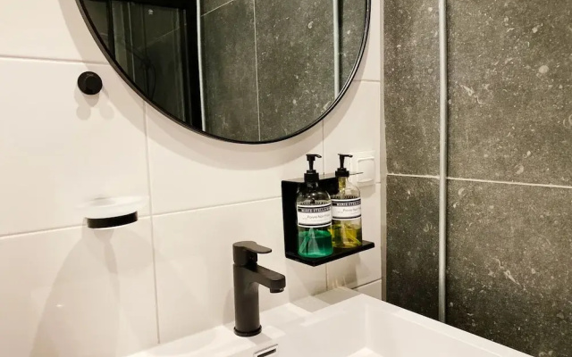 Holiday Home Rheezerveen With Sauna & Hot Tub
