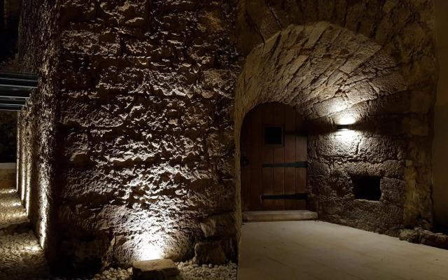 Confluentia - Believe It or Not Apartments