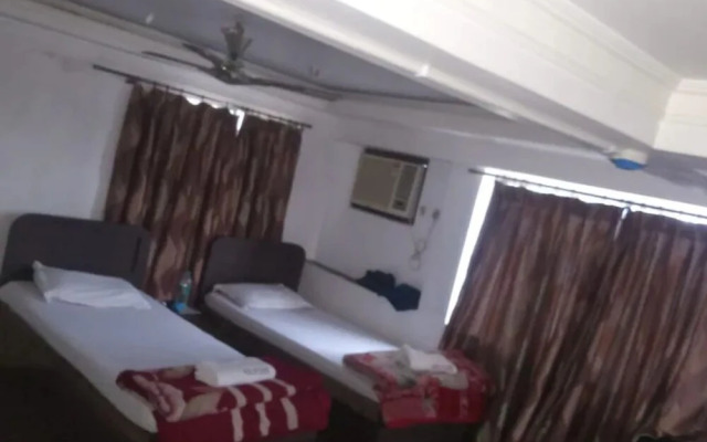 Goroomgo Central Guest House Agartala