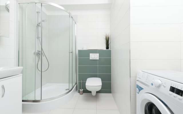 WaterFront City Apartments by UrbanRent