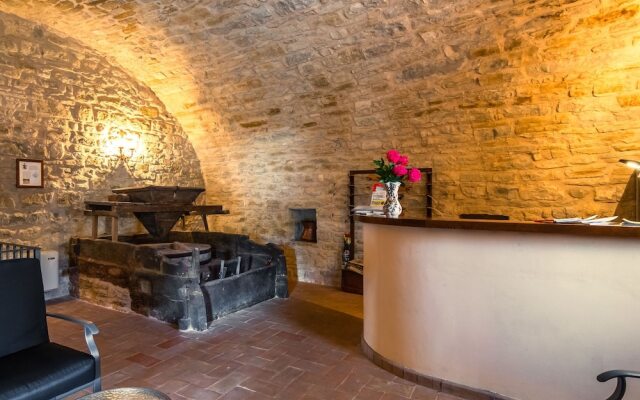 Dreamy Farmhouse with Hot Tub, Garden, BBQ, Swimming Pool