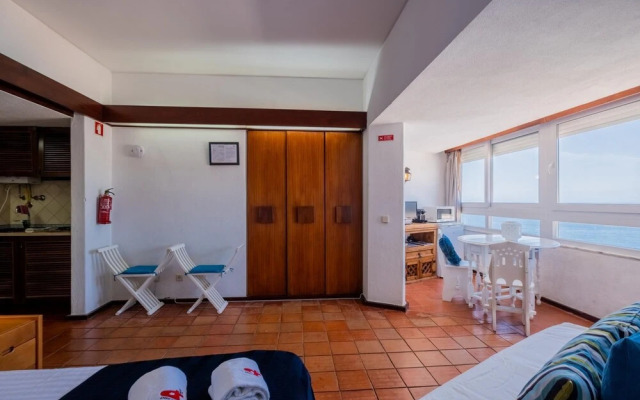 Rent4rest Sesimbra Ocean View Studio - Direct Beach Access