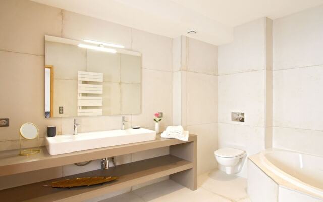 Luxury Apartment With Jacuzzi in the Heart of Huez Village