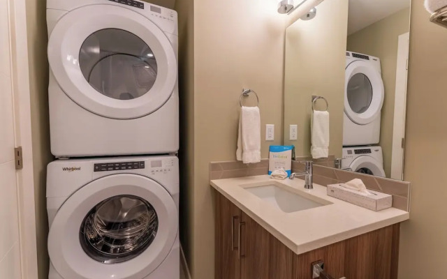 Skyridge 401 by Canmore Premier