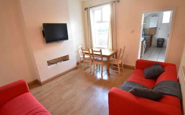 Appealing Holiday Home in Coventry near Belgrade Theatre
