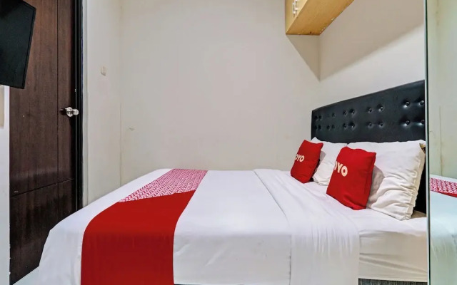 OYO 92768 Flagship Exclusive Colombus Near Stasiun Karawang