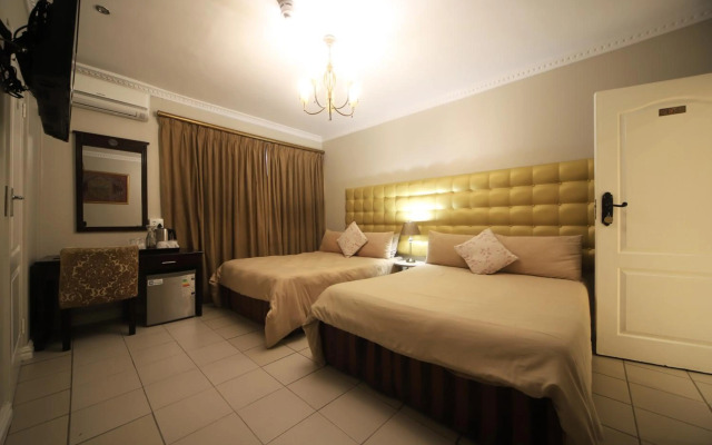 Savoy Lodge Cape Town