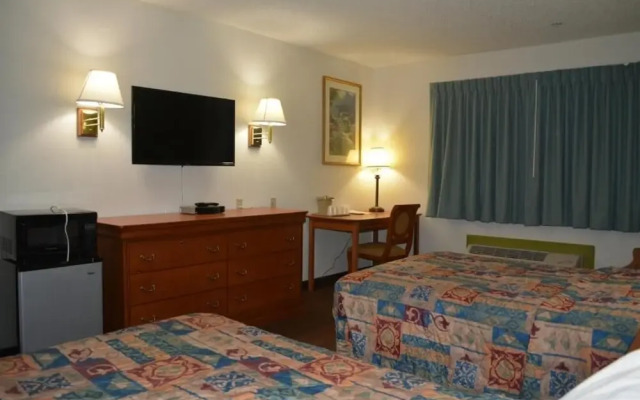 Bloomer Inn & Suites