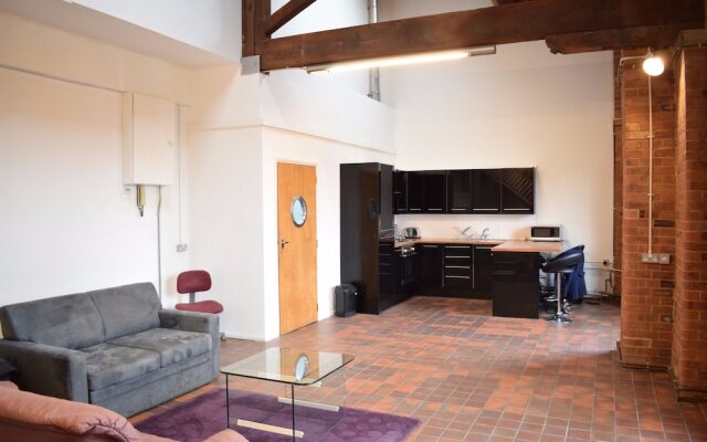 2 Bedroom Old Warehouse Near Canary Wharf